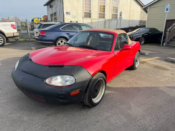 1999 Mazda MX-5 Miata Base Convertible 1