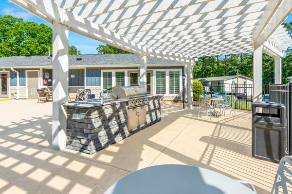 $1,375 / 2br - Apartamento de 2 habitaciones y 1 baño – ¡Solo $1,375/mes! (Cary)63685979942401122