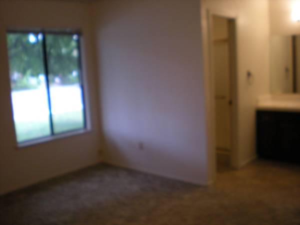 $1,450 / 2br - 1000ft2 - GREAT PLACE PLENTY OF SPACE (Visalia)63809864825217124