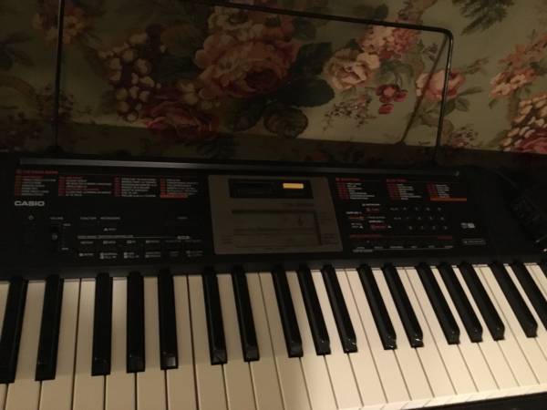 CASIO KEYBOARD MODEL.  CTK-2090  with   STAND 1