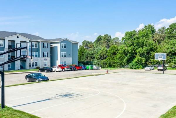 $1,196 / 3br - 1277ft2 - Check out our deals! The Pointe on College (Manhattan)63978412961410121