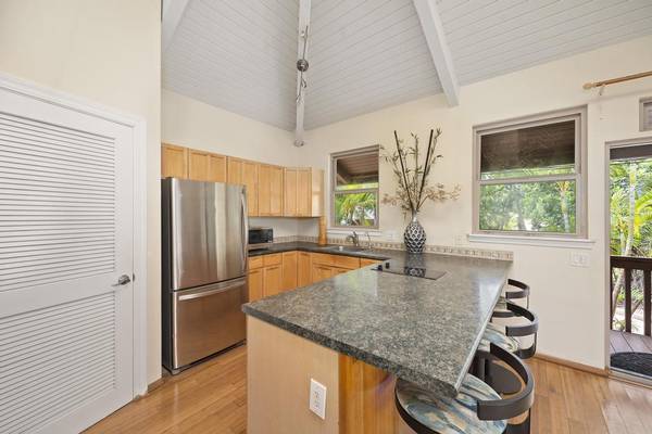 $2,400 / 500ft2 - Clean and Modern Detached Studio in Maui Meadows (Kihei)63939534929411123