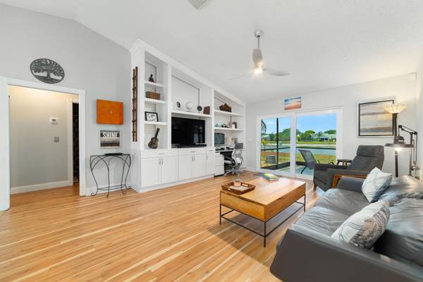 $499,000 / 2br - 1289ft2 - 2 Beds 2 Baths House (Jupiter)63825133328129123