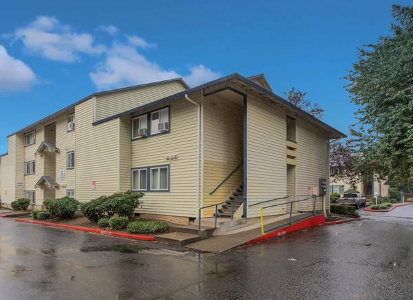 $1,450 / 2br - Patios & Balconies, Washer & Dryer Hookup in our Quiet 2 Bedroom (Rockwood Area)63914738138242124