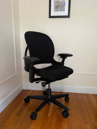 Steelcase Black Leap Office Chair Winner of Most Innovative in World 1
