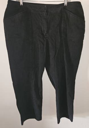 18W CASLON Black Capri Jeans 1
