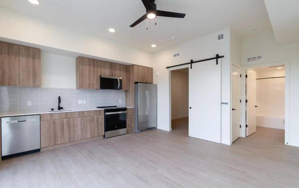 Inviting 1 BR with Stainless Appliances-Heart of Camas 1
