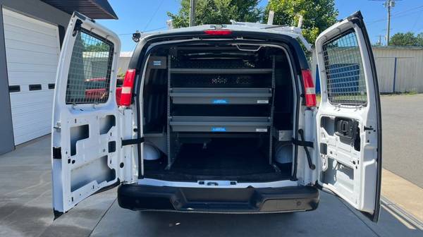 2017 Chevrolet Express - Photo 9