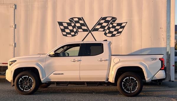 ( No Tariffs Pricing )  Pristine 2024 Toyota Tacoma 4X4 Ddl Cab TRD - $44,250 (redwood city)63438520223873121