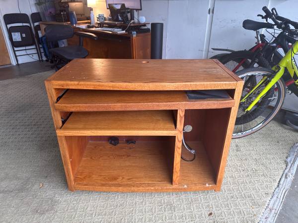Oak computer desk with pull-out keyboard tray 1