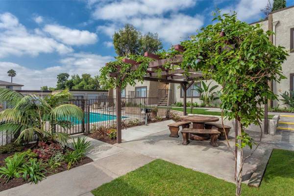 Professional On-Site Management, Gas Barbecue Area, Vaulted Ceilings 1