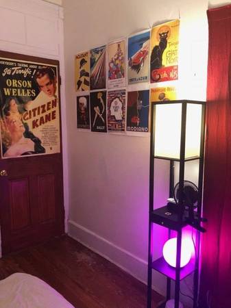 $725 / 72ft2 - Very Small Room With Large Window, 1 Block to J Train, 15 Min To City (Brooklyn)63816575724419121