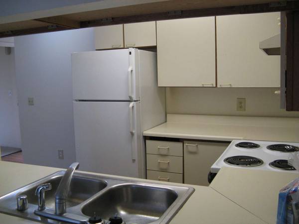 $2,170 / 3br - 950ft2 - Zoom on over for a look at our great 3 bed, 2 bath! 950 Sq Ft! (Anchorage - South Abbott Loop)63991794622339124