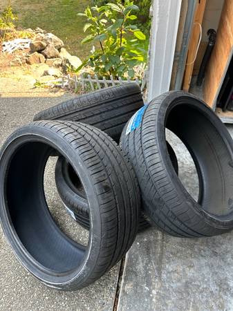 Brand new 20" Tire/ZR 245/35ZR20 2453520 - $450 (SEATTLE)63471358148099123