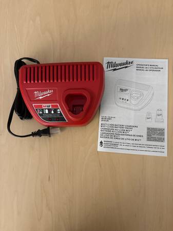 Milwaukee M12 charger 1