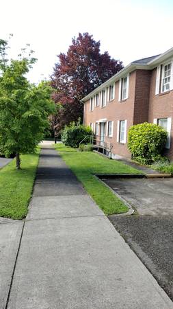 $1,450 / 2br - 650ft2 - Utilities PAID! SPACIOUS Ground Floor Apt. (Vancouver)63831771764099121
