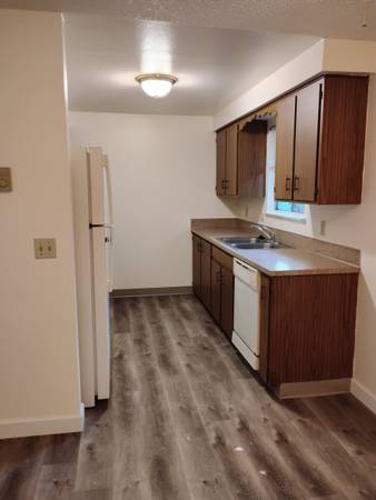 $1,300 / 2br - 840ft2 - ACTUALIZADO EN TODO EL APARTAMENTO DE 2 DORMITORIOS Y 1 BAÑO. ¡1 MES GRATIS! (KEIZER)63660428833283121