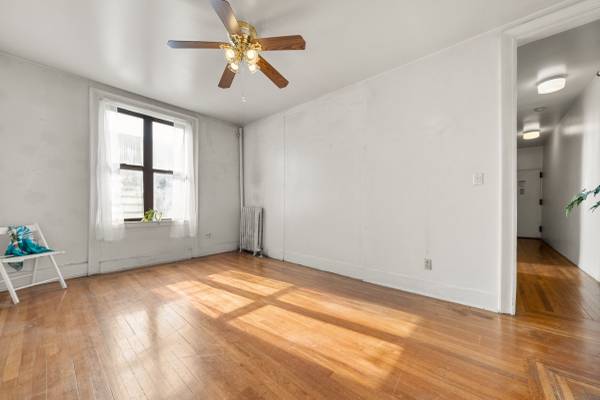 $400,000 / 2br - Washington Heights/Riverside Drive Sundrenched Top Floor 2 Bedroom (Inwood / Wash Hts)63912046791810124