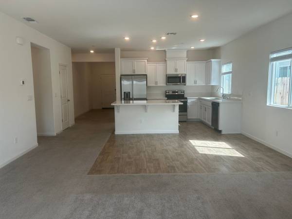 $2,595 / 4br - 1912ft2 - 931 Grimsby Ln. (Patterson, CA)64021481394306124