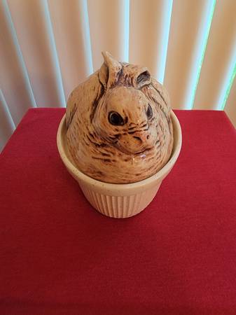 Rabbit Sitting on a Nest Pottery Dish 1