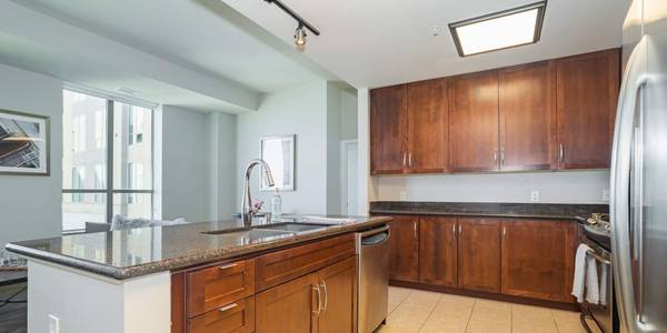 $3,069 / 2br - 1155ft2 - Spacious Custom Designed Closets, On-Call Maintenance, Guest Service (1127 15th St, Sacramento, CA)63961467874819121