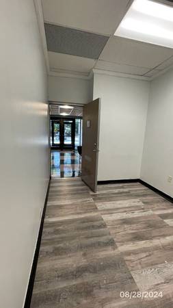 $640.00 / 109ft2 - Buckhead Large Executive/Office Single Room Suite - Retail/Studio/Spa63921690960131122