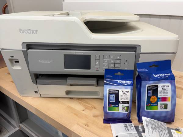 Color Printer - Large Format - Color Printer - Works Great ! 1