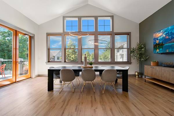 $2,380 / 1br - 833ft2 - 1/bd, Issaquah WA, Wall Scrabble (23425 Southeast Black Nugget Road, Issaquah, WA)63688607837187120