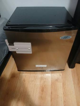 mini fridge 1