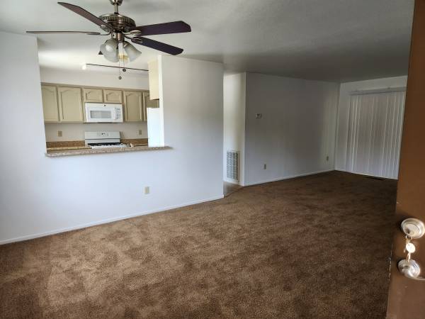 $1,835 / 2br - 1000ft2 - River Knolls Apartment Homes Unit 222 and Unit 107 (Redding)63972382179459120