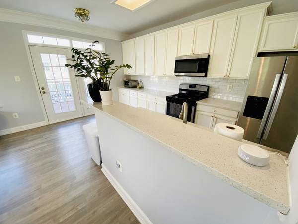 $1,050 / 1br - 2000ft2 - Room for Rent INCLUDING UTILS & HOUSE GOODS (Clarksburg, MD)63843415364353123