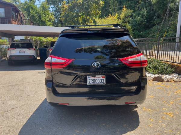 2016 Toyota Sienna XLE, 8 pasajeros - $11,90063470586106243123