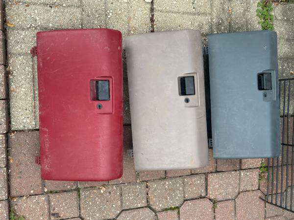 Areonose OBS Ford F150 F250 Bronco crew cab glove box doors 1