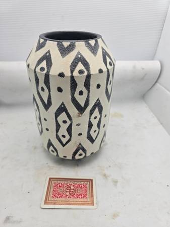 VASE NATE BERKUS 1