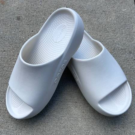 Oofos Ooahh Plus Slides - $40 (Cincinnati)