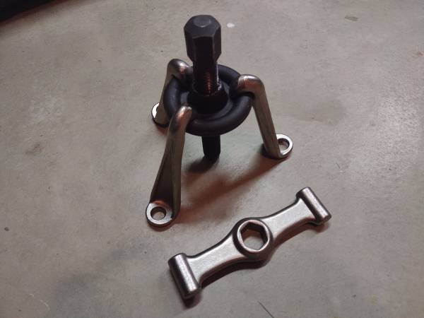 Wheel hub puller 1