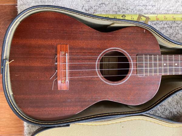 Vintage Hohnor Baritone Uke 1