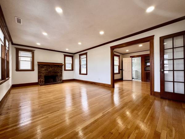 $3,500 / 3br - Watertown 3 Bed/2 Bath Apartment | Near Belmont St63699276400129122