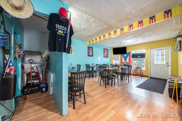 $329,900 / 2br - 3397ft2 - Mixed-Use Property – Restaurant + 2BR Apartment (Grand Rapids)63985939185922124