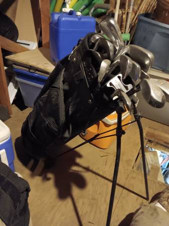 Golf bag with clubs 1