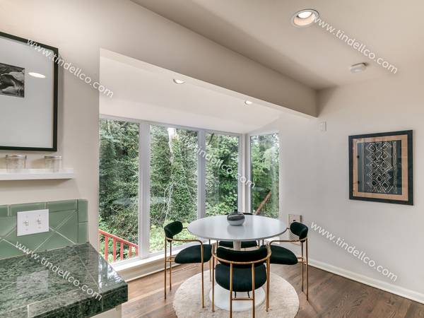 $3,995 / 3br - 2266ft2 - Light-Filled Home w/ Vaulted Ceilings, 2 Living Areas & Private Settin (Portland)63820825019137121