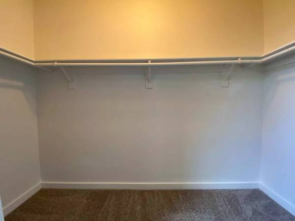 $1,594 / 1br - 695ft2 - Great 1 bed / 1 bath! We Love Pets! Ask about our Pet Policy (Portland - Close to Airport)64038885931651124