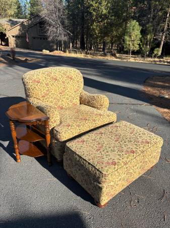 Chair with Ottoman 1