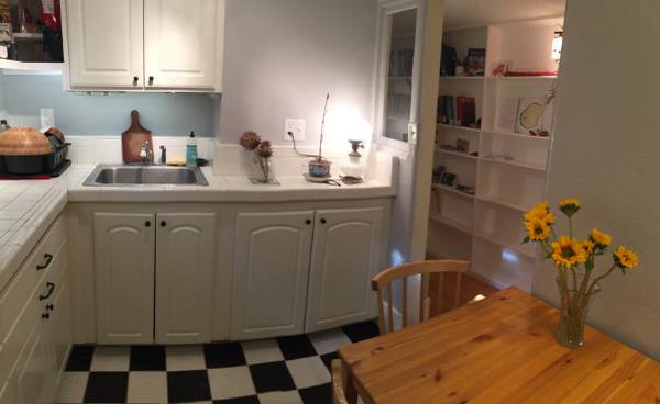 Garden Studio, 1 Block to UC - Full Kitchen 1