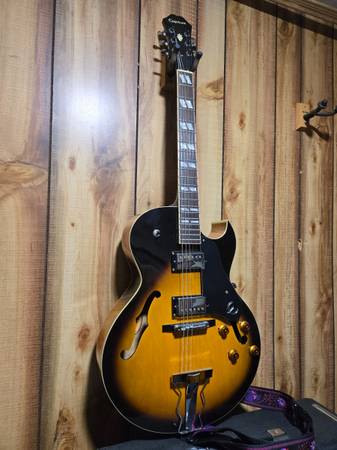 Epiphone ES 175 with Case 1