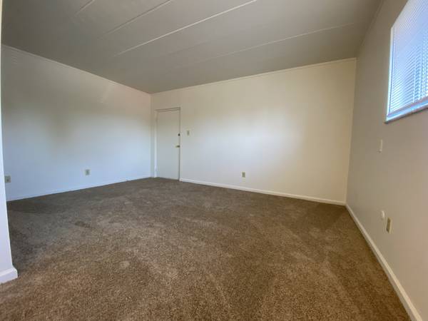$925 / 1br - Stunning One Bedroom at the Four Seasons! Great Plum Location Call Now (Plum, Monroeville, Boyce Park, Plum Boro)64013370271361122