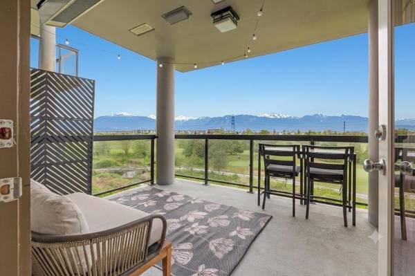 Golf Course View - I bdrm Condo  Tsawwassen BC 1