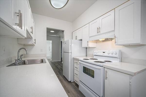 Accepts Electronic Payments, In Edmonds, 2/BD 1/BA 1