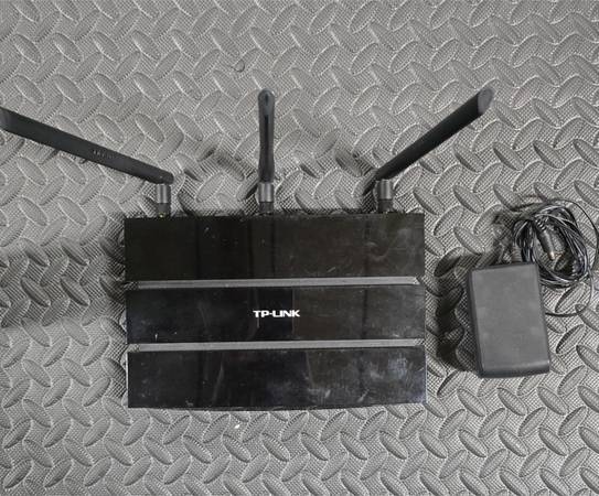 TP-LINK AC1750 Wireless Dual Band Gigabit Router (Archer C7) 1
