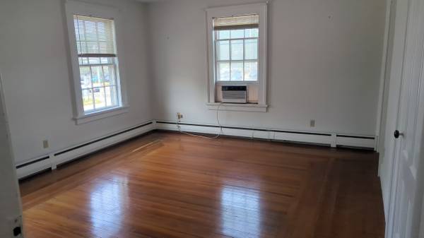 $1,550 / 815ft2 - Guilford CT Office Space! (Guilford)64010333175682124